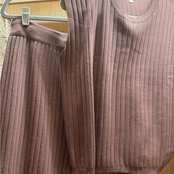 Chic Ribbed Two Piece Set - Picture 4 of 6